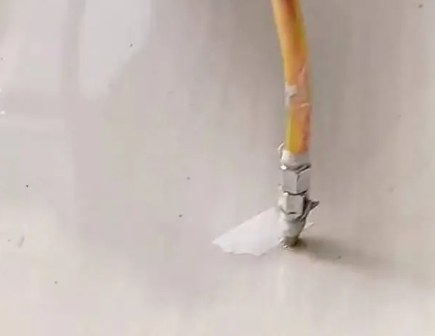 巧家瓷砖空鼓维修公司专业解答在瓷砖铺贴过程中，如果使用的砂料过粗（如全部使用了粗砂），可能会导致以下问题