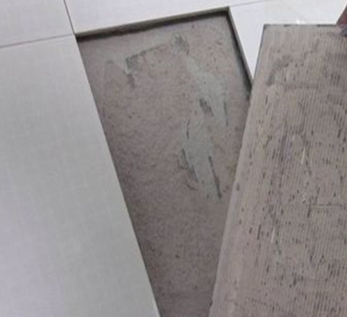 巧家瓷砖空鼓维修公司分享瓷砖铺贴时如果打浆（即涂抹在瓷砖背面和基层上的砂浆或瓷砖胶）过少，会带来以下问题